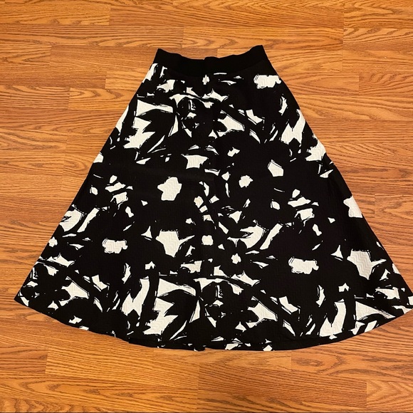 Black and white Banana Republic midi skirt - Picture 1 of 5